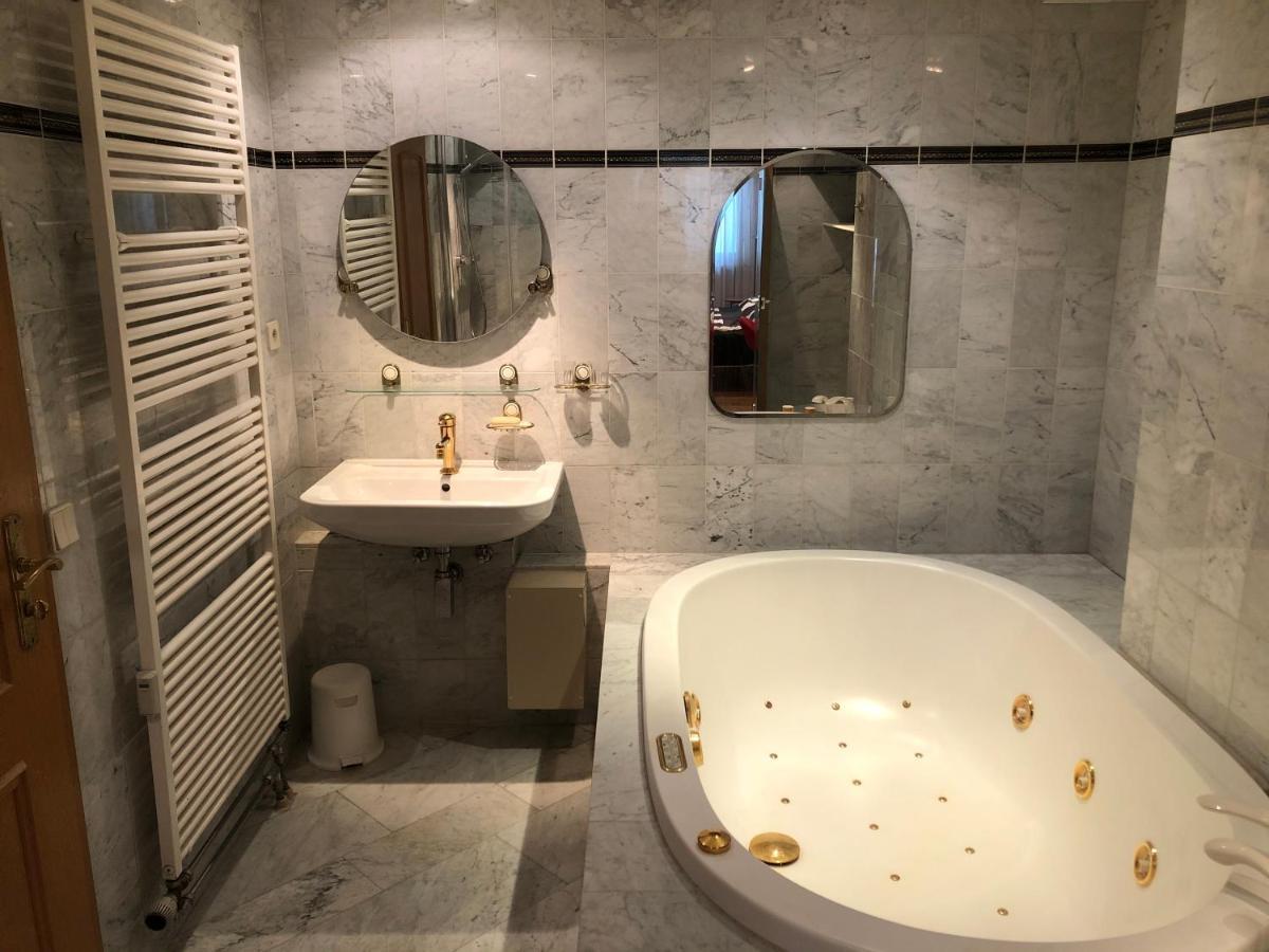 Wohnung Fuer 4 Personen, 2 Schlafzimmer, 2 Parkplaetze, Wlan コンスタンツ エクステリア 写真
