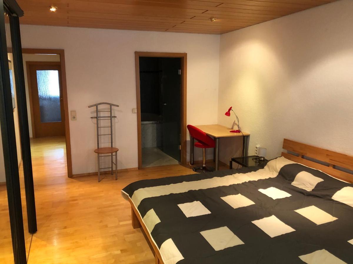Wohnung Fuer 4 Personen, 2 Schlafzimmer, 2 Parkplaetze, Wlan コンスタンツ エクステリア 写真